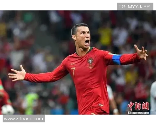 足球巨星C罗化身银发老人展现人生智慧与足球魅力的精彩瞬间